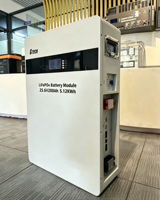 G TECH 25.6V 200Ah 5KWh Bateria LiFePO4 montada na parede para armazenamento de energia doméstica com longa vida útil