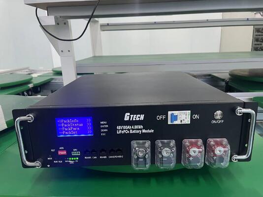51.2V 100Ah 5kWh Bateria LiFePO4 montada em rack Residencial Off Grid Solar Home Bateria de armazenamento de energia Smart BMS embutida